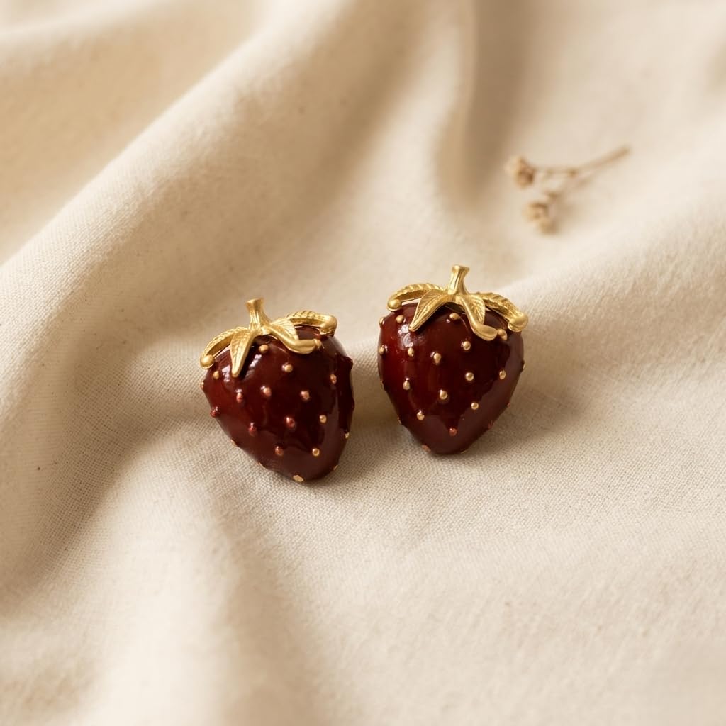 Strawbelle Studs