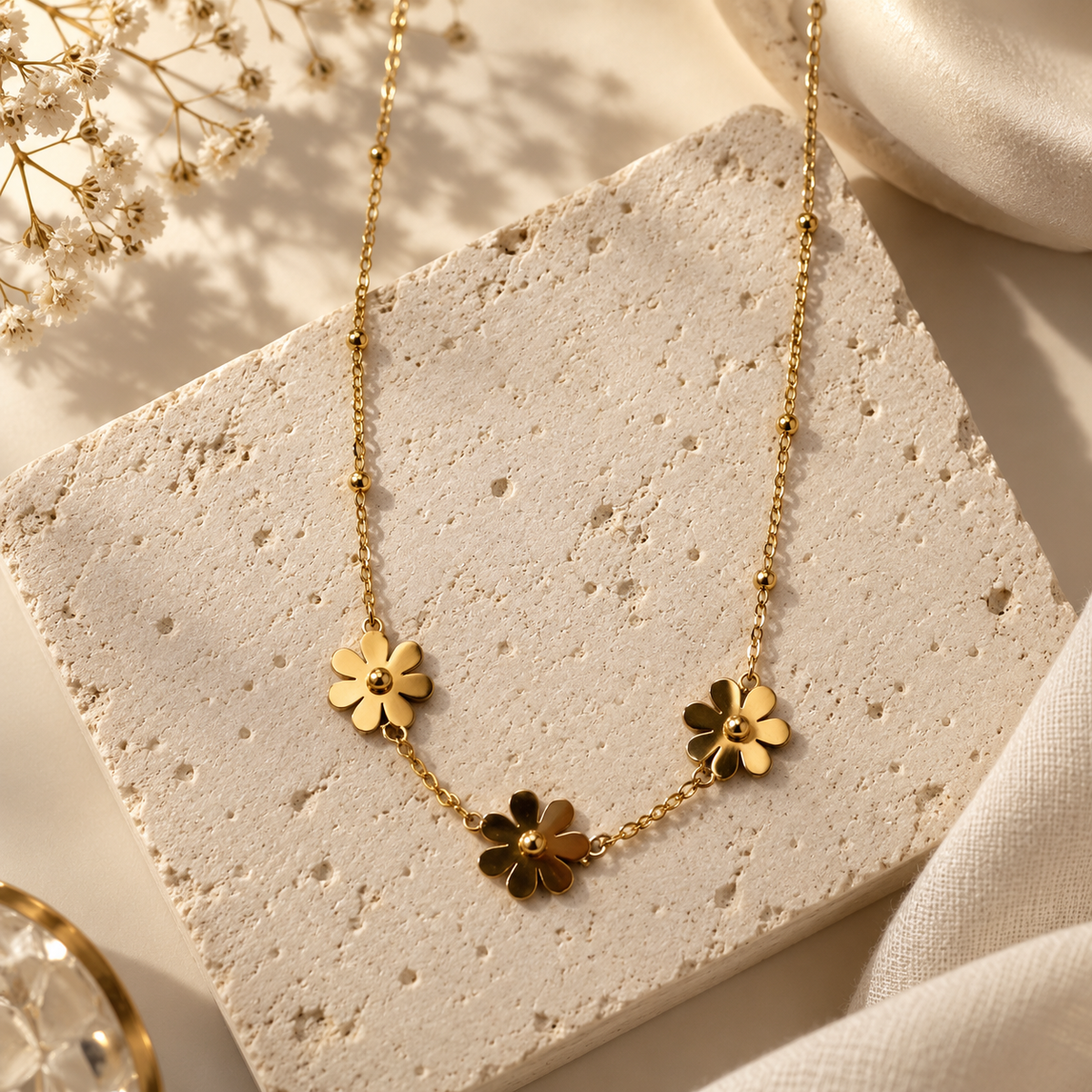 SUSHEE Golden Daisy Necklace