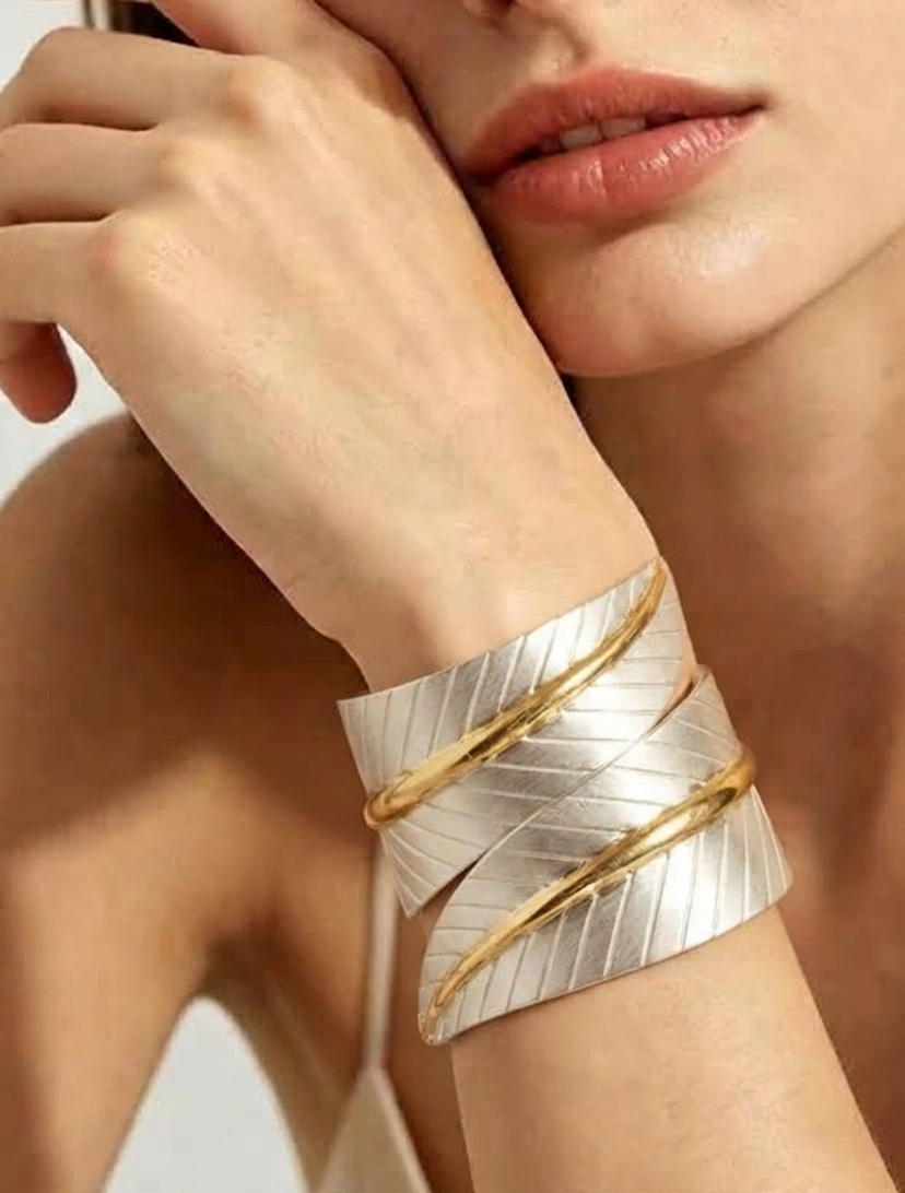 SUSHEE Turkish Twist Cuff